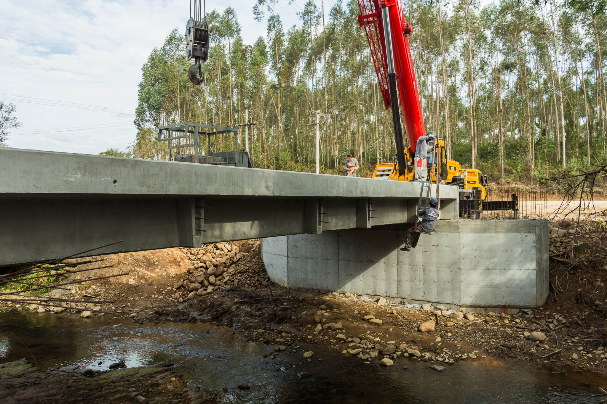 Mais Uma Ponte Concreto Armado Instalada Na Localidade De Rio