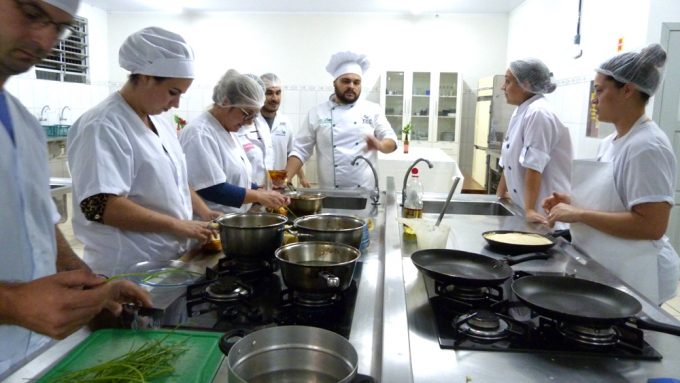 Bairro da Juventude lança curso avançado em Gastronomia