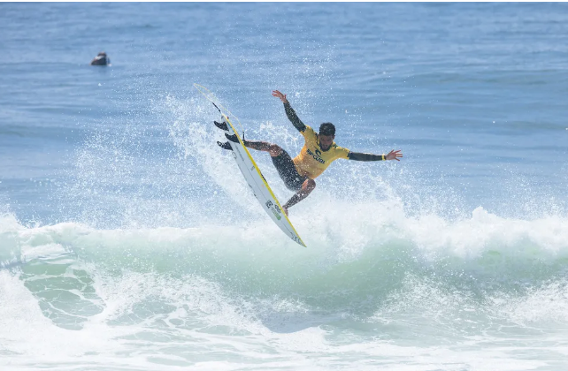 Gabriel Medina vence Filipinho e é tri campeão mundial de surfe